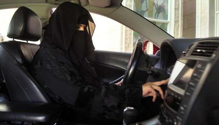 Beggar Owns Car: &#039;ती&#039; Luxury कारमधून यायची आणि मशिदींसमोर भीक मागायची; असं फुटलं बिंग