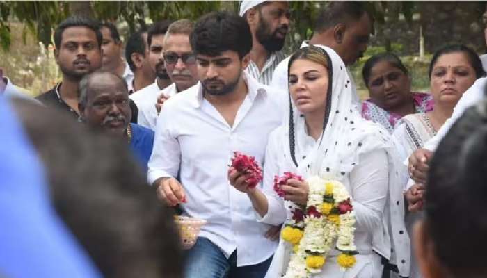 Rakhi Sawant : डोळ्यातील पाणी पुसत  गाणं गाऊन राखीने दिला आईला शेवटचा निरोप; ख्रिचन पद्धतीने झाले अत्यंसंस्कार