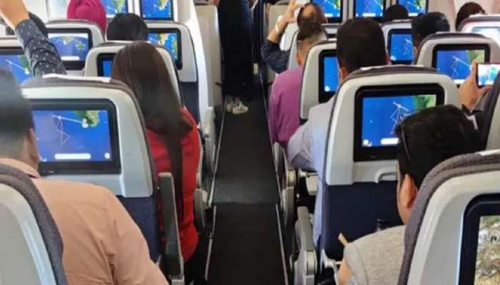 Flight हवेत असतानाच महिला कपडे काढून फिरु लागली, रोखलं असता तोंडावर थुंकली अन्...; मुंबईतील विमानात जोरदार गोंधळ