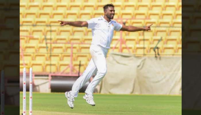 5 Wicket Haul: वॉटर बॉय असलेल्या 12 व्या खेळाडूला संधी मिळाली अन् त्याने अर्धा संघ तंबूत धाडला