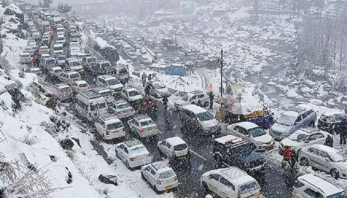 Himachal Pradesh Snowfall: हिमाचल प्रदेशात बर्फाचं अक्षरश: वादळ, नळातील पाणीही गोठलं 
