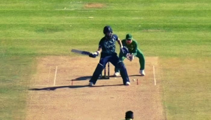 SA vs ENG: अरे क्रिकेट खेळतो की विटी दांडू? विकेटकीपरच्या बत्त्या गुल, Video तुफान व्हायरल!