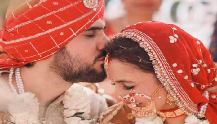 Celebrity Wedding: कियारा अडवाणीच्या आधी &#039;ही&#039; अभिनेत्री झाली &#039;दुल्हन&#039;, प्रसिद्ध राजकारण्याची आहे कन्या 