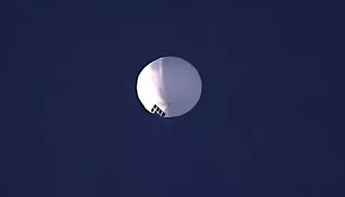 अमेरिकेचा चीनला दणका, आकाशात उडणारा Chinese Balloon पाडला