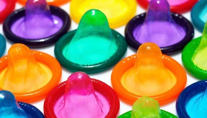Condom विषयीचे 'हे' गैरसमज डोक्यातून आताच काढून टाका Condom विषयीचे 'हे' गैरसमज डोक्यातून आताच काढून टाका