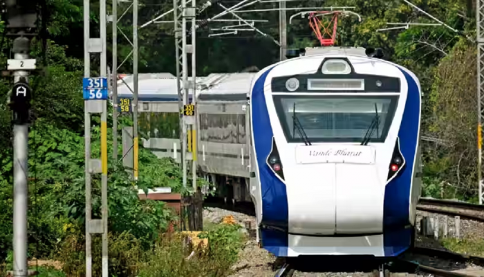 Vande Bharat express ticket rates : वंदे भारत एक्स्प्रेसनं मुंबई- शिर्डी प्रवास करताय? आधी पाहून घ्या तिकीट दर