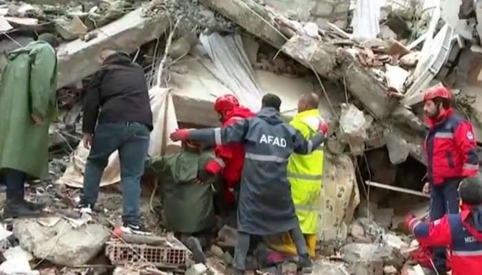 Turkey-Syria Earthquake : भूकंपाच्या ढिगाऱ्याखाली महिलेने दिला बाळाला जन्म, VIDEO आला समोर
