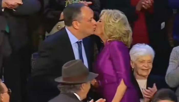 Viral Video: जो बायडनच्या पत्नीने कमला हॅरिसच्या पतीला केलं KISS,VIDEO होतोय व्हायरल
