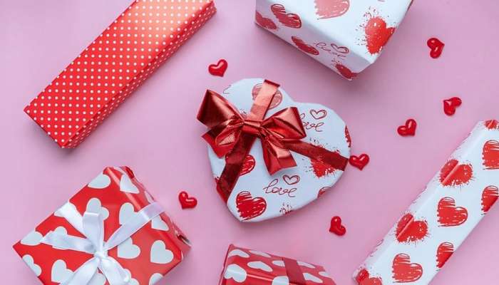 Valentine’s Day 2023 Gift Ideas : &#039;व्हॅलेंटाईन डे&#039;च्या दिवशी आपल्या प्रिय व्यक्तीला &#039;द्या&#039; हे स्पेशल गिफ्ट 