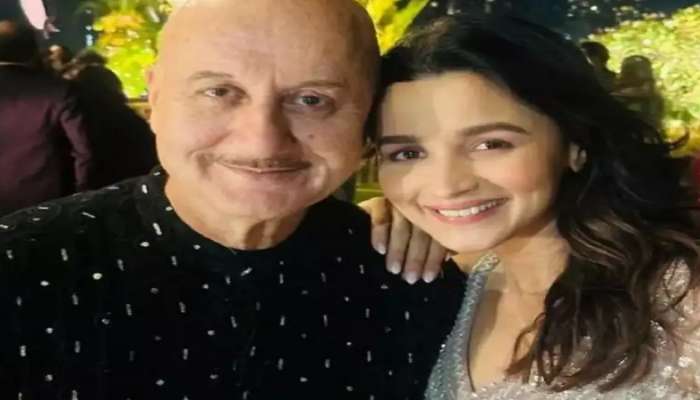 सिद्धार्थ - कियाराच्या रिसेप्शनमध्ये आलेल्या आलियाची Anupam Kher यांना भुरळ; म्हणाले....