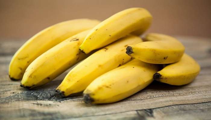 Banana Benefits: रिकाम्या पोटी केळीचे सेवन करावे की नाही? जाणून घ्या त्या मागचे फायदे आणि तोटे  