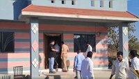 धक्कादायक! मुरबाडमध्ये घरात घुसून मायलेकींवर कोयत्याने हल्ला, महिलेचा मृत्यू