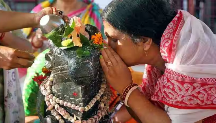 Mahashivratri 2023 : भोलेनाथाची पूजा करताना तुमच्याकडून तर ही चूक होतं नाही ना? 