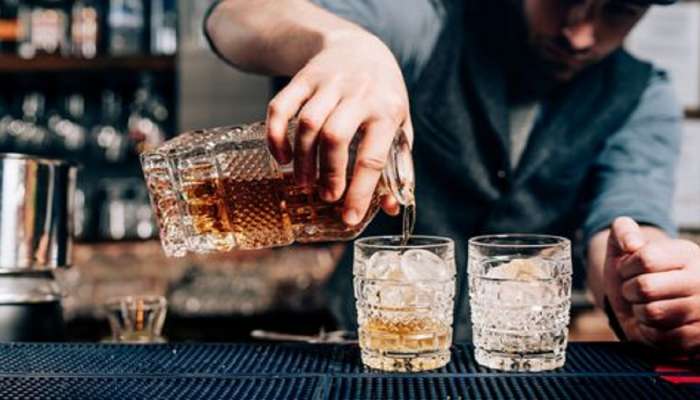 नेहमीच ऐकून असाल की Whiskey पिऊ नका, मात्र तुम्हाला माहितीयेत का त्याचे फायदे? 