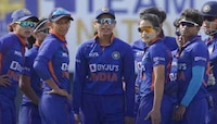 टीम इंडियाच्या रेणूका ठाकूरने रचला इतिहास, 13 बॉलमध्ये घेतले 5 विकेट 
