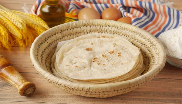 Roti Astro Remedies :  अमाप संपत्ती हवी आहे? मग शिळ्या पोळीपासून करा 'हे' सोपे उपाय