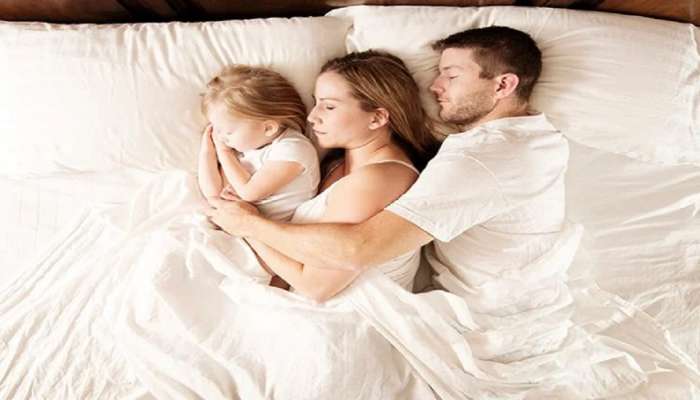 Sleeping Problems : तुमचं वय किती ? तुम्ही झोपता किती ? जाणून घ्या वयानुसार तुम्ही किती झोपायला हवं? 