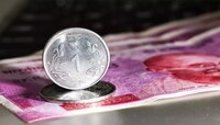 एका रुपयाच्या नाण्यानं बदलतील तुमचे दिवस, 'हा' उपाय केल्यास व्हाल मालामाल...