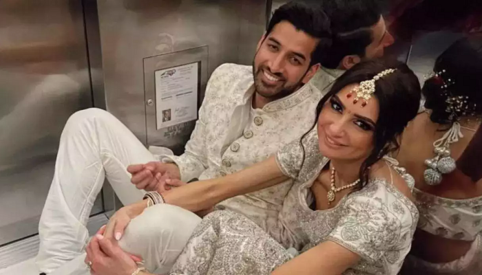 Couple Viral Video :  रिसेप्शनसाठी निघालेले वधू - वर लिफ्टमध्ये अडकले अन् मग...