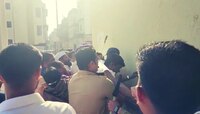 Pune Bypoll Election : पुण्यात भाजपच्या नगरसेवकाची मतदाराला मारहाण, Video समोर!