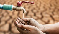 Water Crisis : 75 वर्षांपासून या गावात महिन्यातून फक्त एकदाच मिळते पाणी