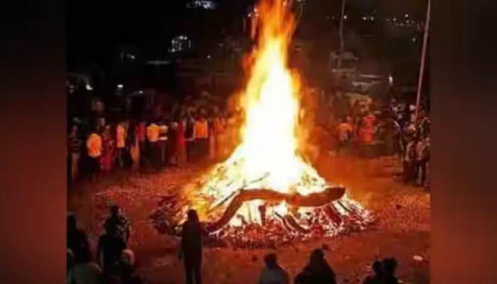 Holika Dahan 2023 : यंदा होळीवर भद्राची सावली? होळी दहनाच्या वेळी 'हे' नियम लक्षात ठेवा अन्यथा..