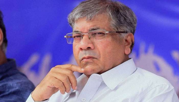 Prakash Ambedkar : औरंगजेब या मातीलले नाहीत का? प्रकाश आंबेडकर असं का म्हणाले?