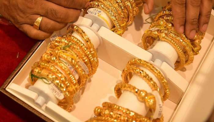 Gold Silver Price : होळीच्या दिवशी सोने-चांदी खरेदी करण्याची उत्तम संधी, जाणून घ्या आजचे दर