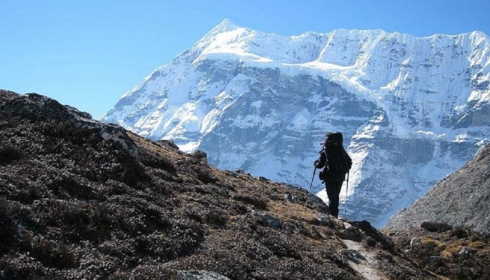 Trekking News : ट्रेकिंग करणाऱ्यांच्या पायात बेड्या; नव्या नियमामुळे अनेकजण पेचात 