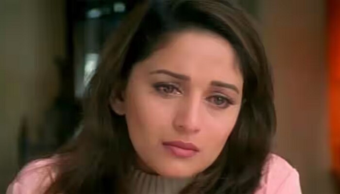 Madhuri Dixit : माधुरी दीक्षितवर कोसळला दु:खाचा डोंगर, जवळच्या व्यक्तीचं निधन