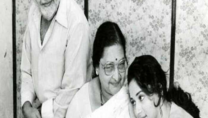 Madhuri Dixit Mother Passed Away : माधुरी दीक्षित आणि आईचे कधीही न पहिले सुंदर फोटो पाहा एका क्लिकवर
