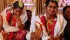 Bride Funny Video: लग्नाच्या विधीदरम्यान नव्या नवरीच्या डुलक्या, अचानक आली जाग अन्...