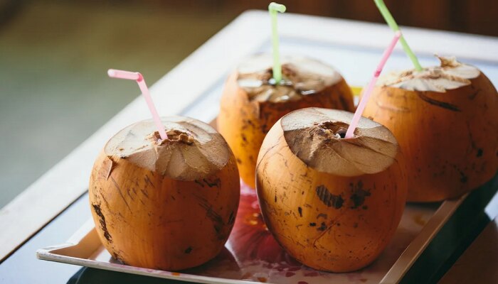 Coconut Water Benefits : महिलाच नव्हे, पुरुषांसाठीही वरदान आहे नारळपाणी; &#039;या&#039; मंडळींनी तर नक्की प्या 