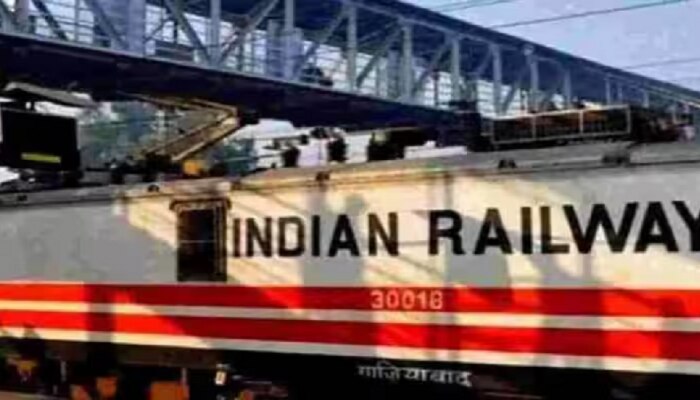 Indian Railway : धक्कादायक! मद्यधुंद टीटीईकडून महिला प्रवाशावर लघुशंका; सहप्रवाशांनी शिकवला धडा 