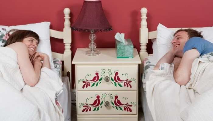 Couple Sleeping Tips: संशोधन ! लग्नानंतर वेगवेगळ्या पलंगावर झोपण्याचे जोडप्यांना मिळतात 'हे' फायदे? Couple Sleeping Tips: संशोधन ! लग्नानंतर वेगवेगळ्या पलंगावर झोपण्याचे जोडप्यांना मिळतात 'हे' फायदे?