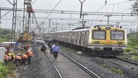 Mumbai Local : आज लोकलने प्रवास करताय? मग मेगाब्लॉक कुठे, कसा जाणून घ्या...