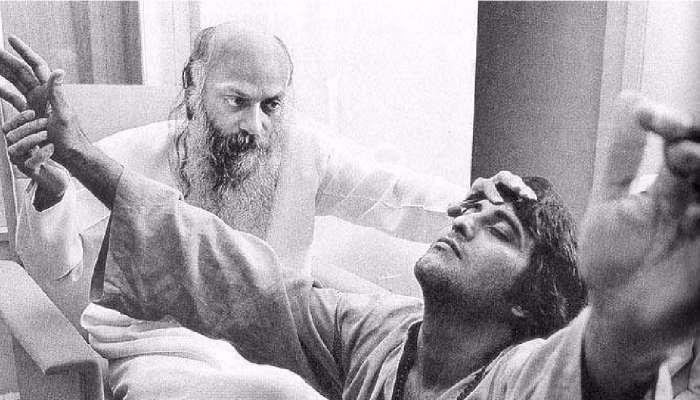 Osho: &#039;संभोग से समाधि की ओर&#039;...  या पुस्तकामुळे सगळ्यांनाच प्रश्न पडला ओशोंच्या आश्रमात नेमकं चालायचं काय?