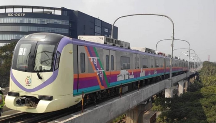 Pune Metro : पुणे मेट्रो जनतेसाठी की फॅशन शो साठी? मेट्रोच्या पॅकेजवरून राजकीय धुराळा!