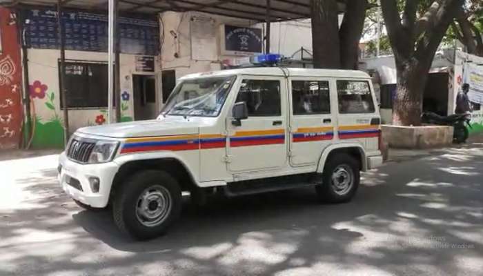 Crime News : वाद क्रिकेटच्या मैदानात, पण राडा घरात! भावानेच दोन लहान बहिणींना केले रक्तबंबाळ