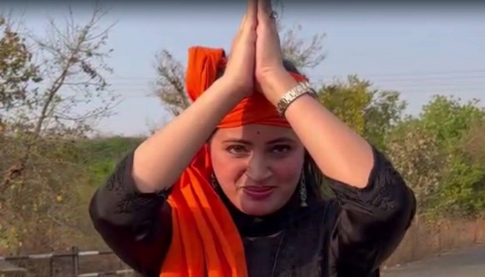 Navneet Rana: हिंदू शेरनी! काळा पोशाख, डोक्यावर भगवा फेटा आणि बुलेट स्वारी... नवनीत राणांचे Photos व्हायरल