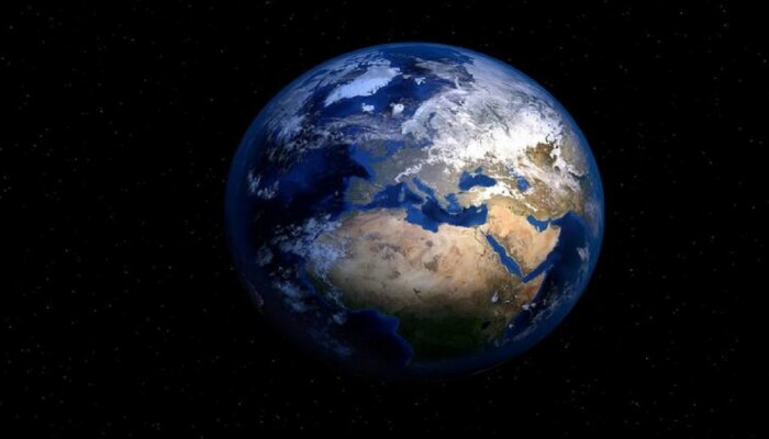 Earth Facts: पृथ्वी ताशी 1600 किमी वेगानं फिरते, आपल्याला याचा थांगपत्ताही कसा लागत नाही? 