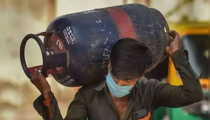 LPG Cylinder Price: चांगली बातमी ! LPG सिलिंडरची किंमत घटली, इतक्या रुपयांना मिळणार !