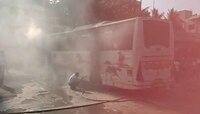 Bus Fire : टायर फुटला, शिवशाही बस पेटली; ड्रायव्हरच्या निर्णयामुळे प्रवासी वाचले