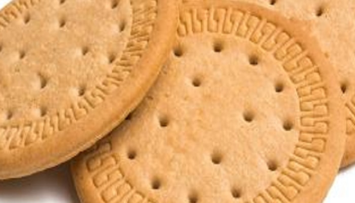 biscuits, recepie, biscuits holes, why do biscuits have small holes, interestingb facts, Marathi news, news, मराठी बातम्या, बातम्या, बिस्कीट, चहा, tea biscuits 