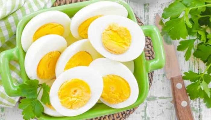 Eggs Testing at Home: घरच्या घरी शिळी अंडी कशी ओळखायची? वापरा &#039;ही&#039; इंस्टेंट ट्रिक 