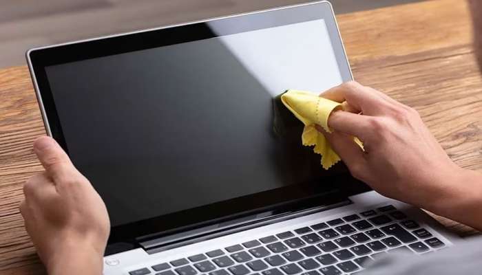 Laptop Cleaning Tips: लॅपटॉप स्वच्छ करण्यासाठी &#039;या&#039; घरगुती टीप्स करा फॉलो