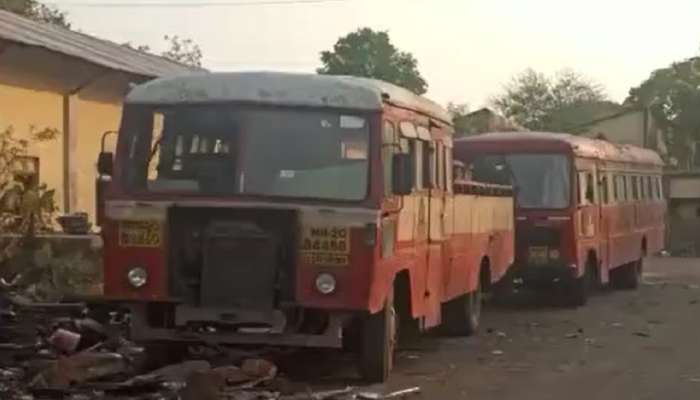 ST Bus : काय म्हणायचं आता? बसेस नादुरुस्त असल्याने ड्रायव्हर सक्तीच्या रजेवर; ST महामंडळाचा अजब कारभार