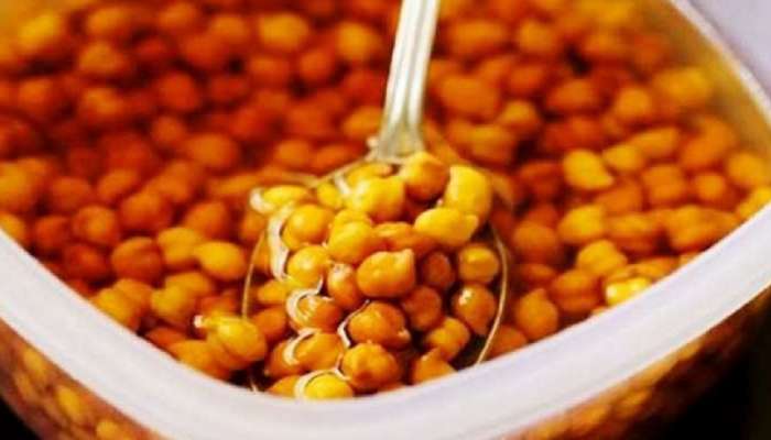 Benefits of Soaked Chickpeas : भिजवलेले चणे रोज खाणं ठरू शकतं फायदेशीर 