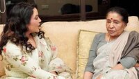 Amruta Fadanvis यांनी घेतली आशा भोसलेंची भेट, आशाताईंनी गायनासंबंधीत दिला हा 'मोला'च