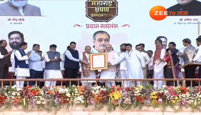 Maharashtra Bhushan Award : ज्येष्ठ निरुपणकार आप्पासाहेब धर्माधिकारी यांना 'महाराष्ट्र भूषण' पुरस्कार प्रदान